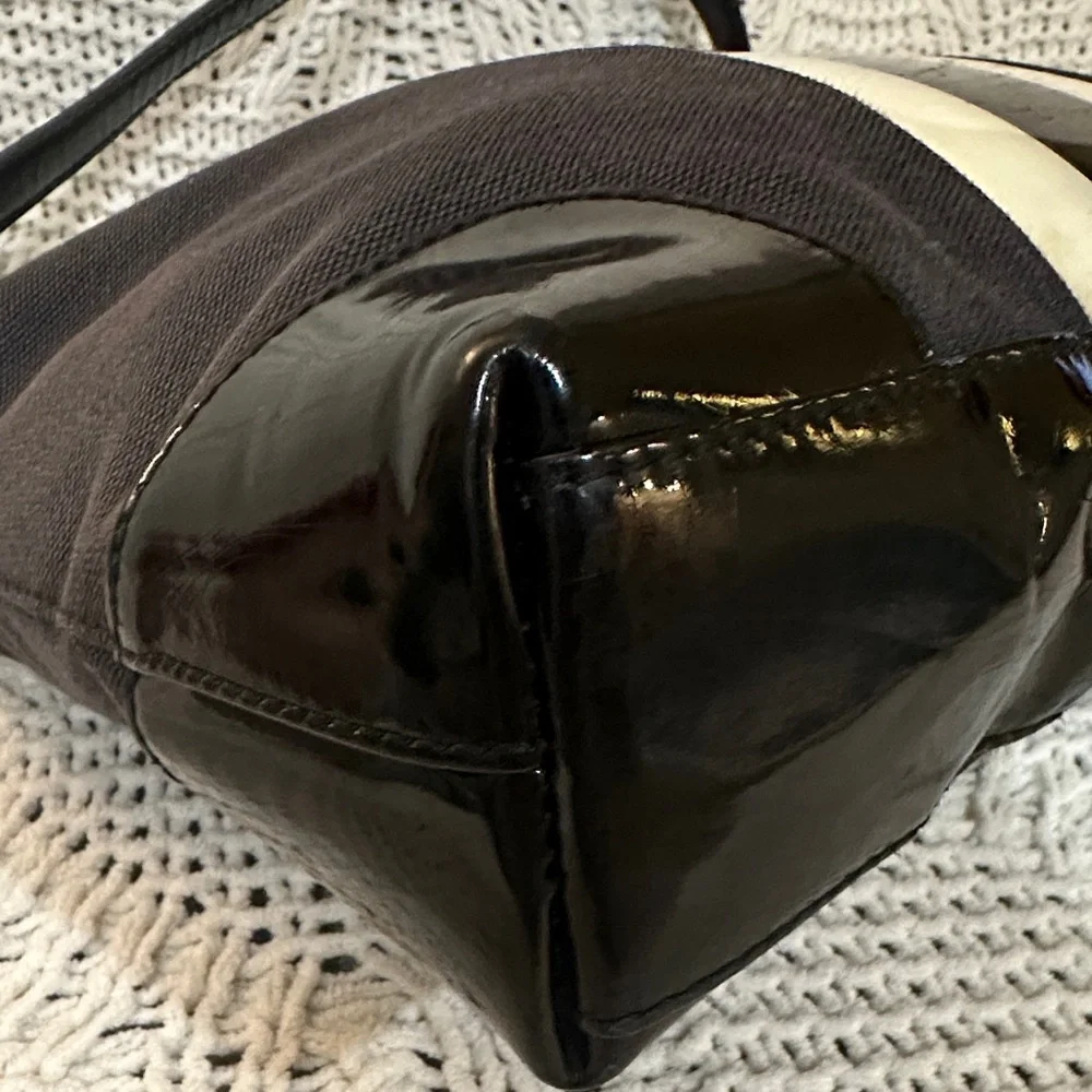 Gucci Black and Cream Shoulder Bag - Picture 7 of 16